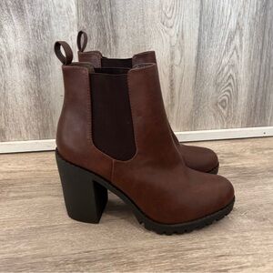 Soda Jaber chunky heel Chelsea ankle boots Lug Sole Women 8 BROWN NWOT FESTIVAL
